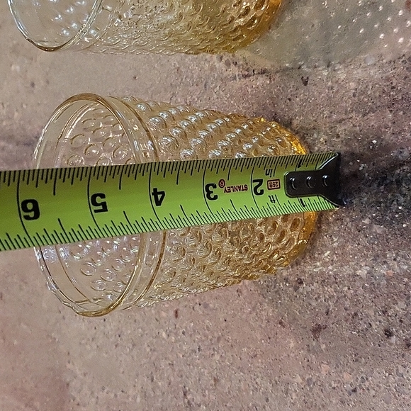 2 Beautiful Glasses - Picture 5 of 7